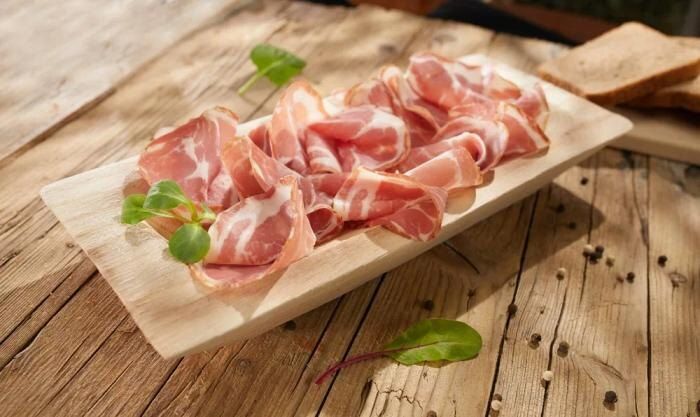 Ученый призывает к запрету бекона и ветчины: растет угроза рака