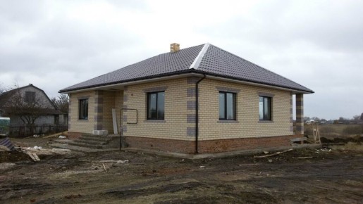 Женщина столкнулась с судебными сложностями после строительства дома на чужом участке