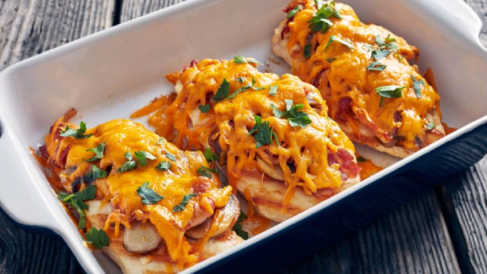 Вкуснее мяса по-французски: куриное филе по этому простому рецепту будет нежнейшим