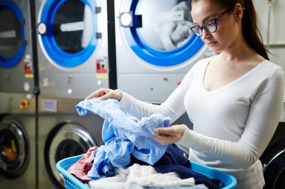 Почему быстрая стирка может навредить вашей одежде и стиральной машине