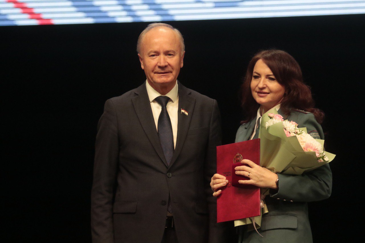 Сергей Вдовин вручил награды Госсобрания налоговикам Мордовии Сергей Вдовин вручил награды Госсобрания налоговикам Мордовии