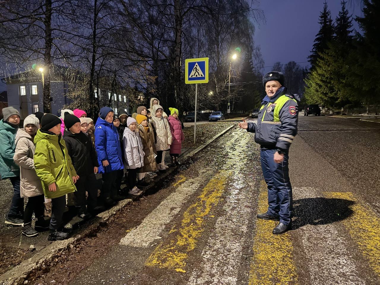 В рамках профилактического мероприятия "Засветись!" начальник отделения Госавтоинспекции ММО МВД России Лямбирский Денис Пашуткин посетил учащихся 3 класса МОУ "Лямбирская СОШ № 1» В рамках профилактического мероприятия "Засветись!" начальник отделения Госавтоинспекции ММО МВД России Лямбирский Денис Пашуткин посетил учащихся 3 класса МОУ "Лямбирская СОШ № 1»