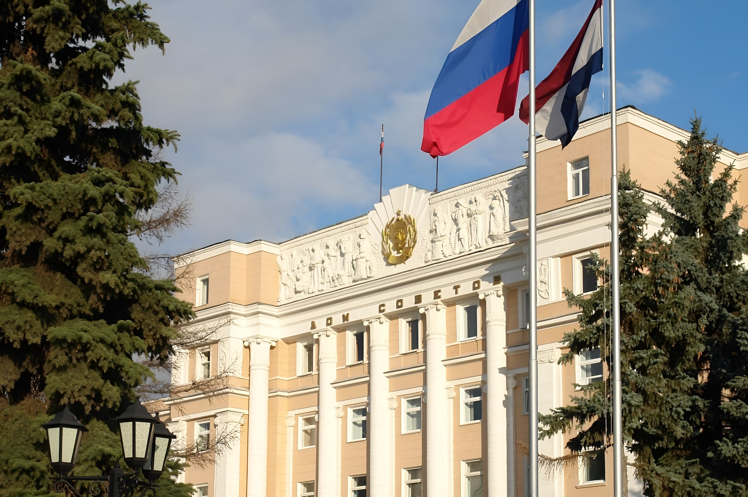 Глава Мордовии, секретарь регионального отделения «Единой России» Артём Здунов поздравил депутатов Госсобрания республики с 24-ой годовщиной образования Всероссийской политической Партии