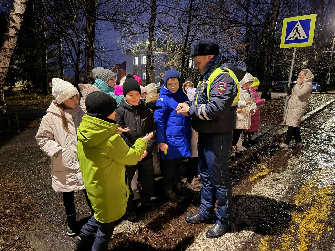В рамках профилактического мероприятия "Засветись!" начальник отделения Госавтоинспекции ММО МВД России Лямбирский Денис Пашуткин посетил учащихся 3 класса МОУ "Лямбирская СОШ № 1» В рамках профилактического мероприятия "Засветись!" начальник отделения Госавтоинспекции ММО МВД России Лямбирский Денис Пашуткин посетил учащихся 3 класса МОУ "Лямбирская СОШ № 1»