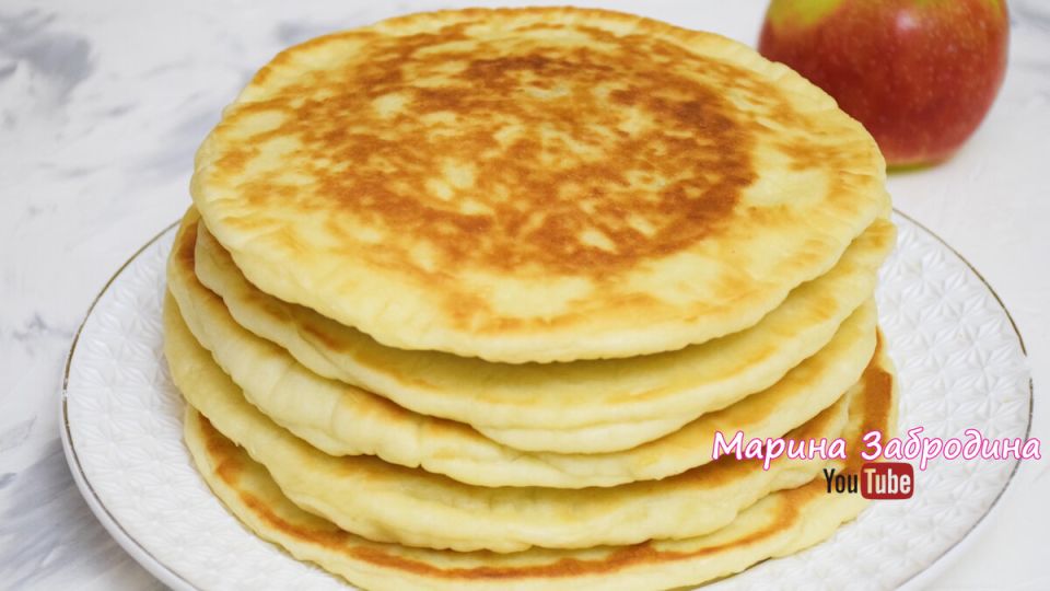 Незабываемые сладкие лепешки с яблоками: просто, вкусно и быстро