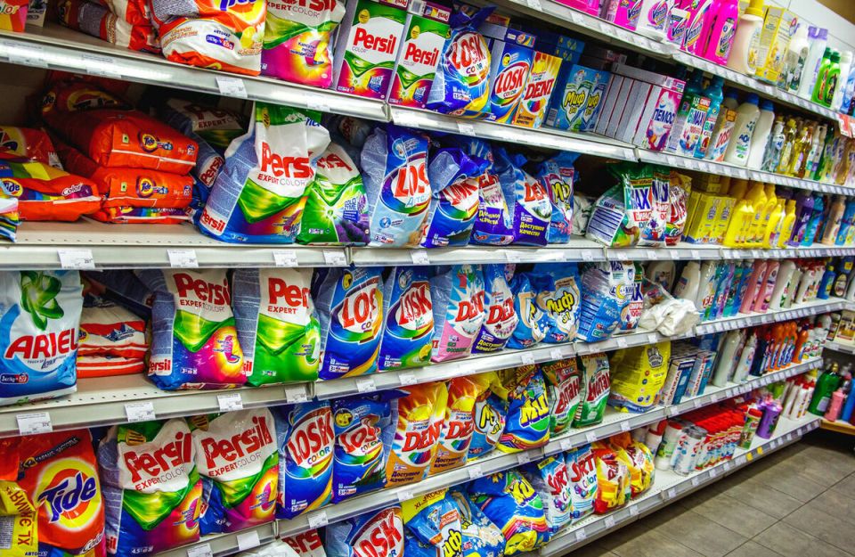 Как выбрать недорогой стиральный порошок: результаты тестирования популярных брендов