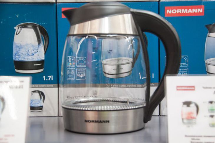 Какую воду нужно наливать в чайник – горячую или холодную