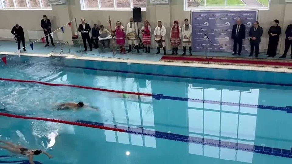 Эксклюзив! Батыр Эмеев стартует вместе с юными пловцами региона!