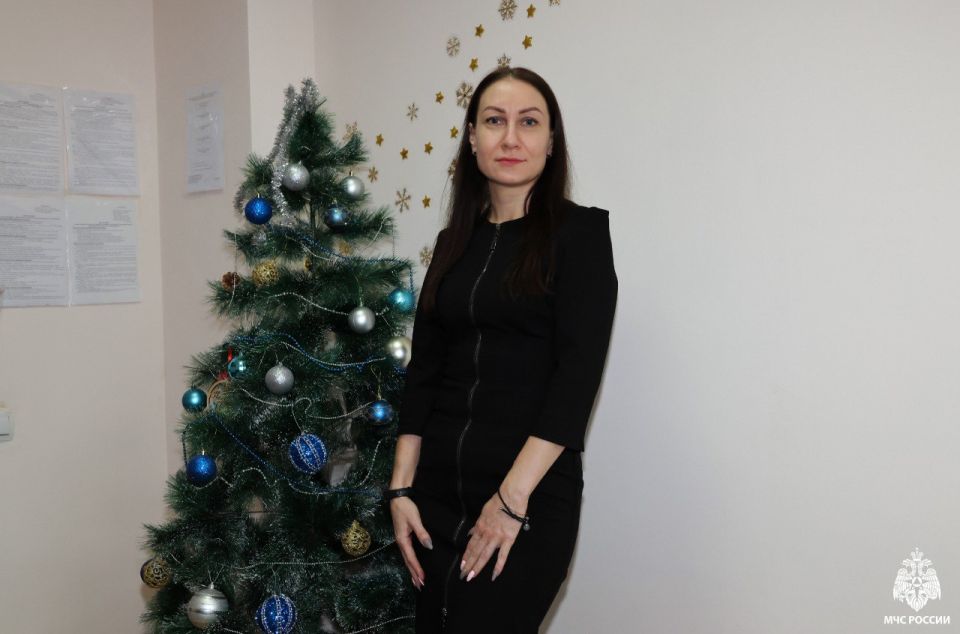 Хороших выходных тебе желает Евгения Никонова - инспектор по основной деятельности отдела кадровой, воспитательной работы и профессионального обучения Главного Управления МЧС России по Республике Мордовия