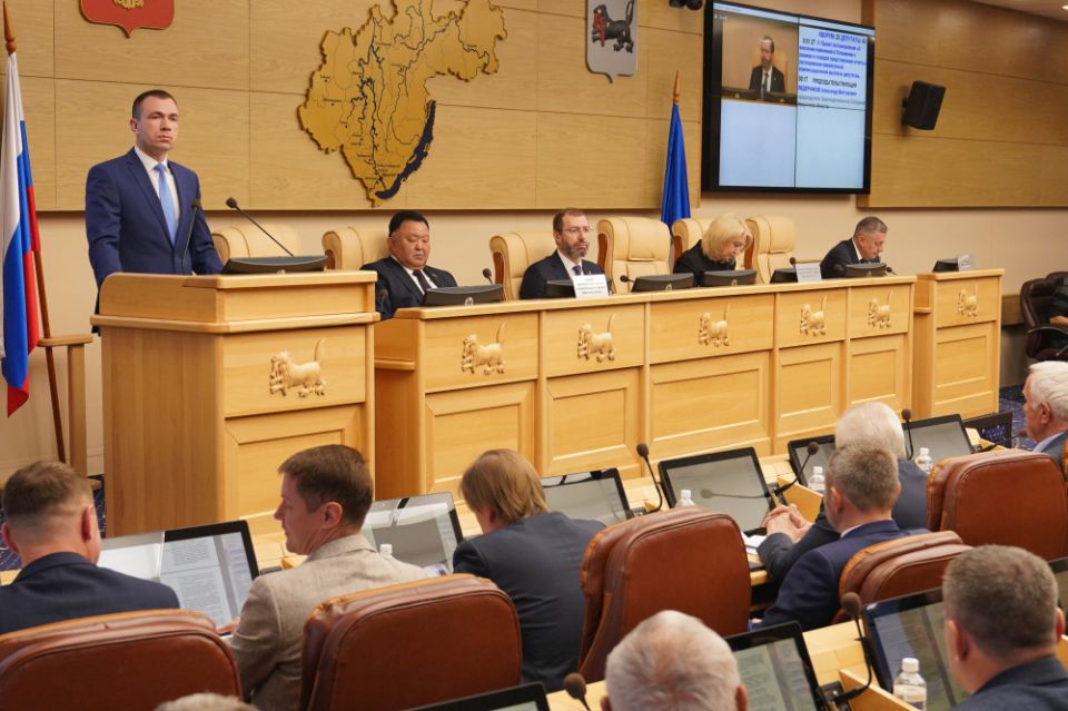 Депутаты Заксобрания Приангарья решили сократить свои выплаты ради бюджета