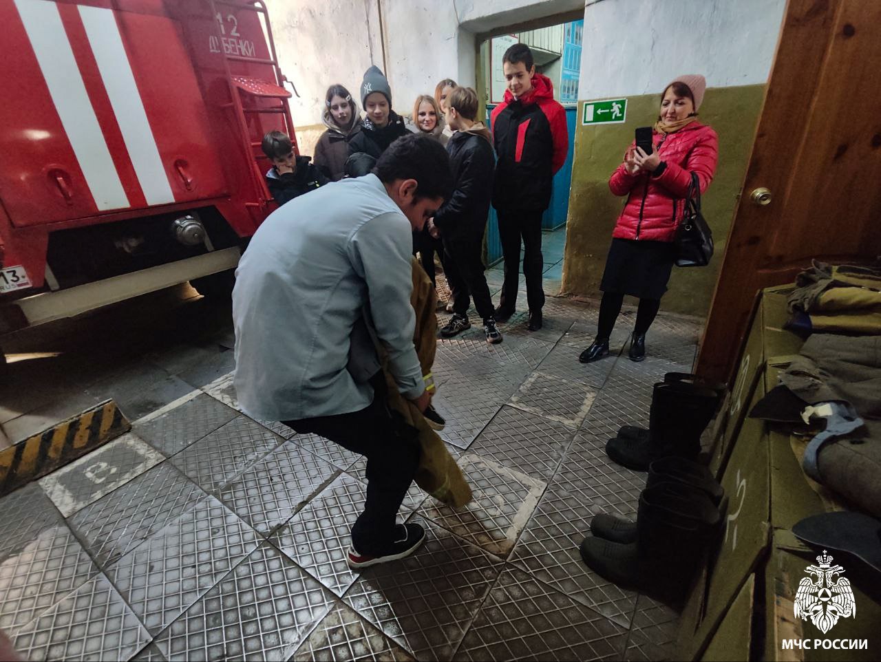 В гостях у огнеборцев!. Обзорная экскурсия прошла в ПСЧ-12 Дубенского района для учащихся 7-9 классов МБОУ "Красинская СОШ" В гостях у огнеборцев!. Обзорная экскурсия прошла в ПСЧ-12 Дубенского района для учащихся 7-9 классов МБОУ "Красинская СОШ"