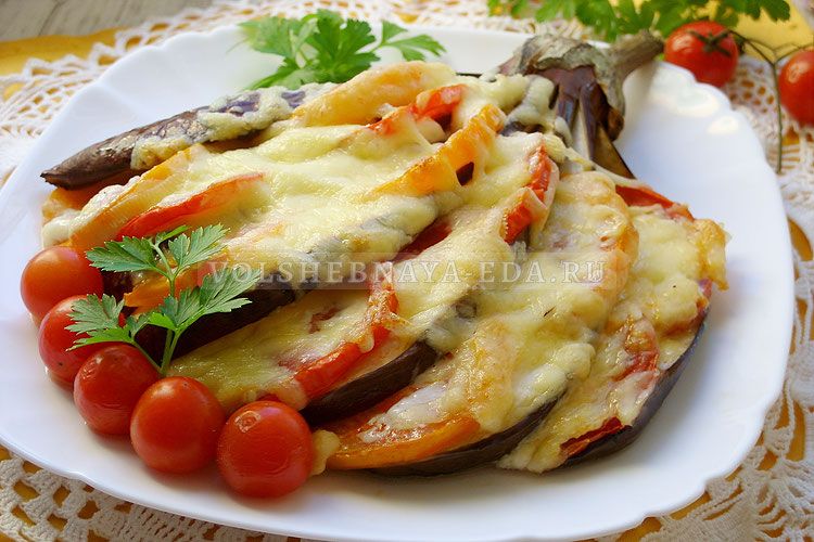 Баклажаны веером с помидорами: просто и эффектно