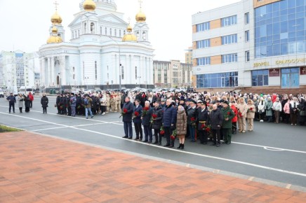 Председатель Госсобрания Мордовии Владимир Чибиркин принял участие в церемонии возложения цветов к мемориалу на Площади Победы