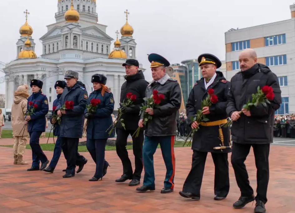 В Саранске сотрудники управления приняли участие в мероприятии, посвященном Дню Героев Отечества В Саранске сотрудники управления приняли участие в мероприятии, посвященном Дню Героев Отечества