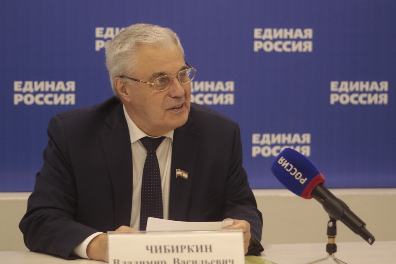 Председатель Госсобрания Владимир Чибиркин провёл приём граждан в рамках декады, посвящённой 24-летию «Единой России» Председатель Госсобрания Владимир Чибиркин провёл приём граждан в рамках декады, посвящённой 24-летию «Единой России»