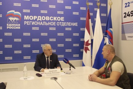 Председатель Госсобрания Владимир Чибиркин провёл приём граждан в рамках декады, посвящённой 24-летию «Единой России»