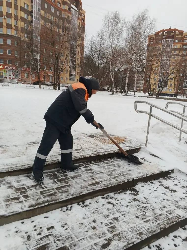 В Саранске продолжается уборка снега и обработка территорий противогололедными средствами В Саранске продолжается уборка снега и обработка территорий противогололедными средствами