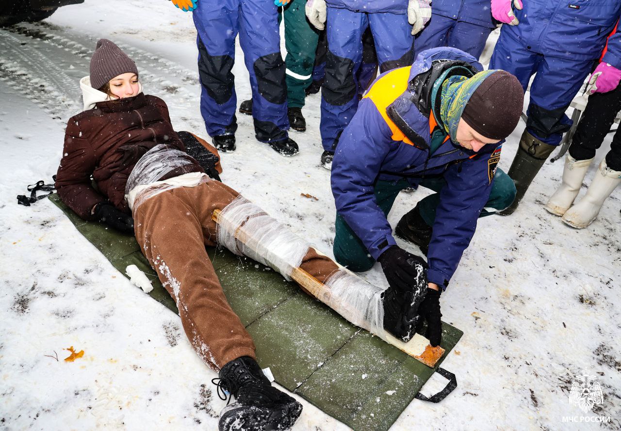 Спасатели МЧС России отработали сценарий поиска людей в природной среде Спасатели МЧС России отработали сценарий поиска людей в природной среде