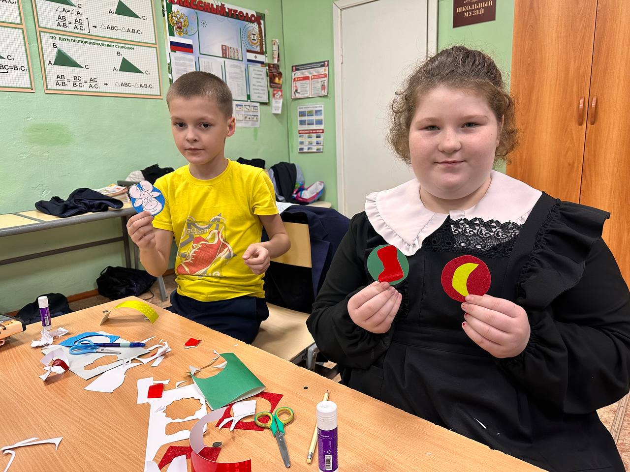 В рамках акции "Засветись", направленной на повышение осведомленности о важности использования световозвращающих элементов, воспитанники группы продленного дня МОБУ «Смольненская ООШ»приняли участие в увлекательном и... В рамках акции "Засветись", направленной на повышение осведомленности о важности использования световозвращающих элементов, воспитанники группы продленного дня МОБУ «Смольненская ООШ»приняли участие в увлекательном и...