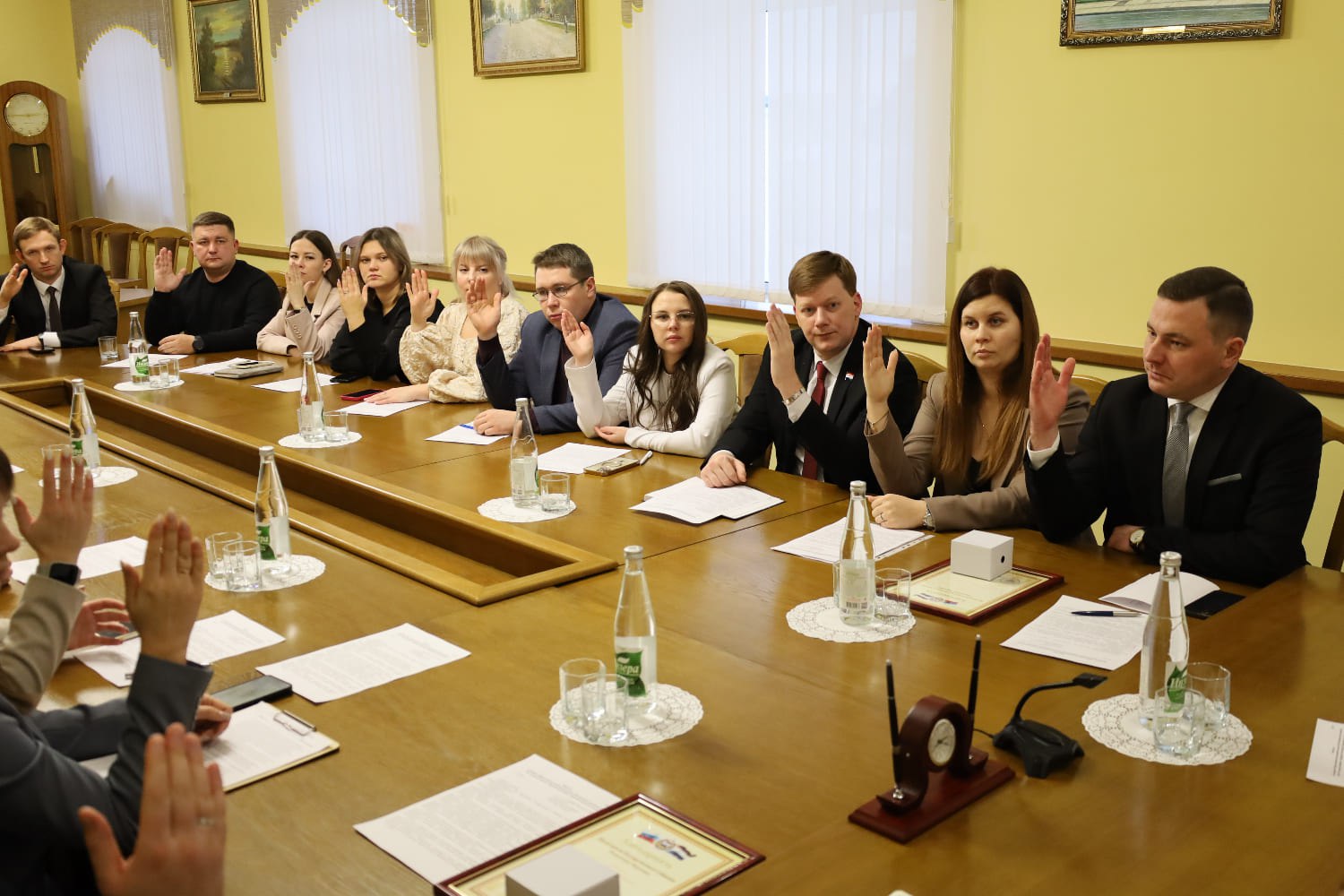 Молодежный парламент подвел итоги годовой работы: в заседании участвовали Председатель Госсобрания Мордовии Владимир Чибиркин и его заместитель Наталья Долматова Молодежный парламент подвел итоги годовой работы: в заседании участвовали Председатель Госсобрания Мордовии Владимир Чибиркин и его заместитель Наталья Долматова