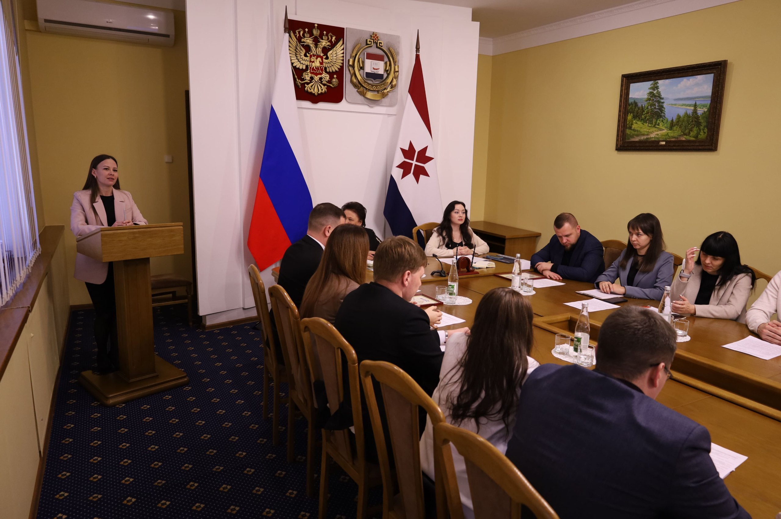 Молодежный парламент подвел итоги годовой работы: в заседании участвовали Председатель Госсобрания Мордовии Владимир Чибиркин и его заместитель Наталья Долматова Молодежный парламент подвел итоги годовой работы: в заседании участвовали Председатель Госсобрания Мордовии Владимир Чибиркин и его заместитель Наталья Долматова