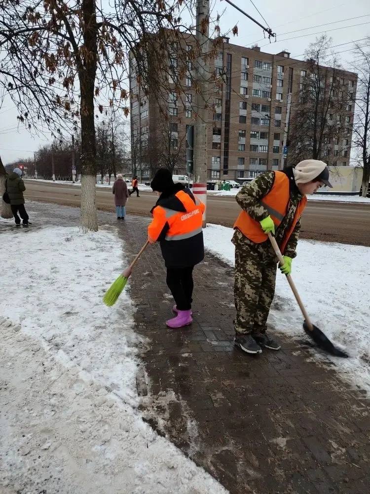 В Саранске продолжается уборка снега и обработка территорий противогололедными средствами В Саранске продолжается уборка снега и обработка территорий противогололедными средствами
