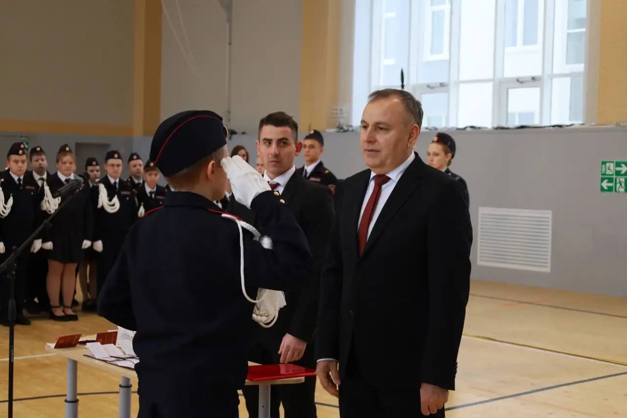 Сотрудники Госавтоинспекции Мордовии приняли участие в церемонии посвящения школьников в кадеты Сотрудники Госавтоинспекции Мордовии приняли участие в церемонии посвящения школьников в кадеты