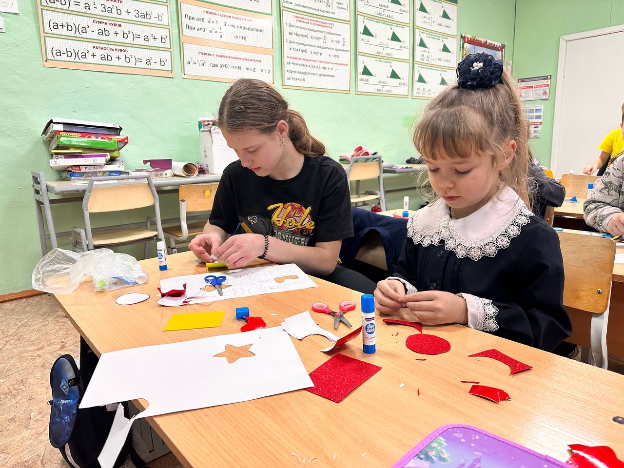 В рамках акции "Засветись", направленной на повышение осведомленности о важности использования световозвращающих элементов, воспитанники группы продленного дня МОБУ «Смольненская ООШ»приняли участие в увлекательном и... В рамках акции "Засветись", направленной на повышение осведомленности о важности использования световозвращающих элементов, воспитанники группы продленного дня МОБУ «Смольненская ООШ»приняли участие в увлекательном и...
