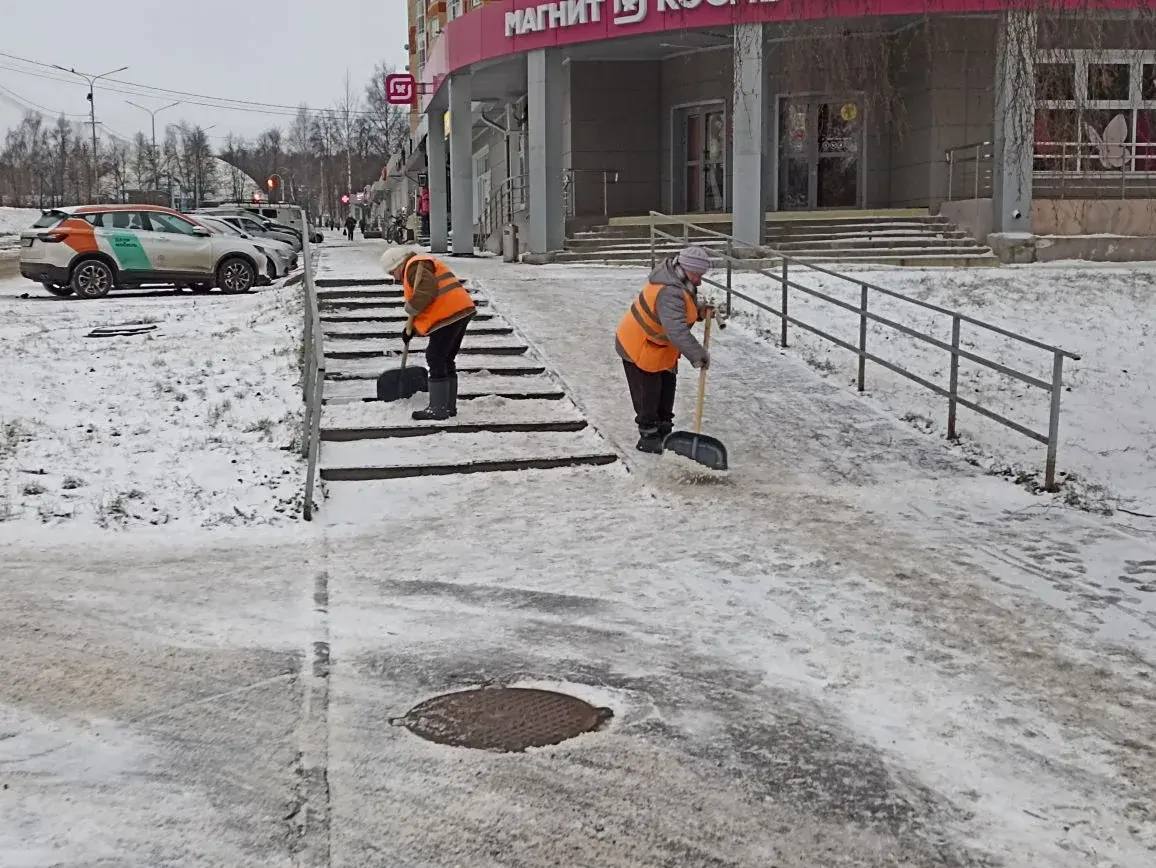 В Саранске продолжается уборка снега и обработка территорий противогололедными средствами В Саранске продолжается уборка снега и обработка территорий противогололедными средствами