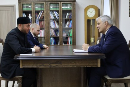 Председатель Госсобрания Мордовии Владимир Чибиркин провел рабочую встречу с муфтием, председателем Духовного управления мусульман республики Раилем Асаиновым