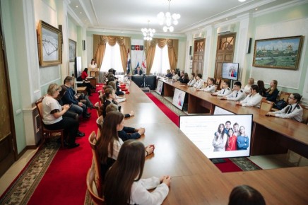 Уважаемые жители городского округа Саранск! Поздравляю вас с Днем Конституции Российской Федерации!