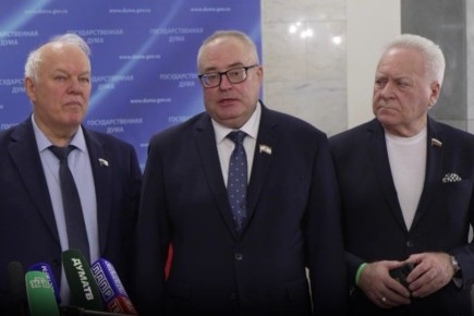 Руководитель фракции «Справедливая Россия – За правду» Тимур Гераськин выступил на брифинге перед пленарным заседанием Госдумы России