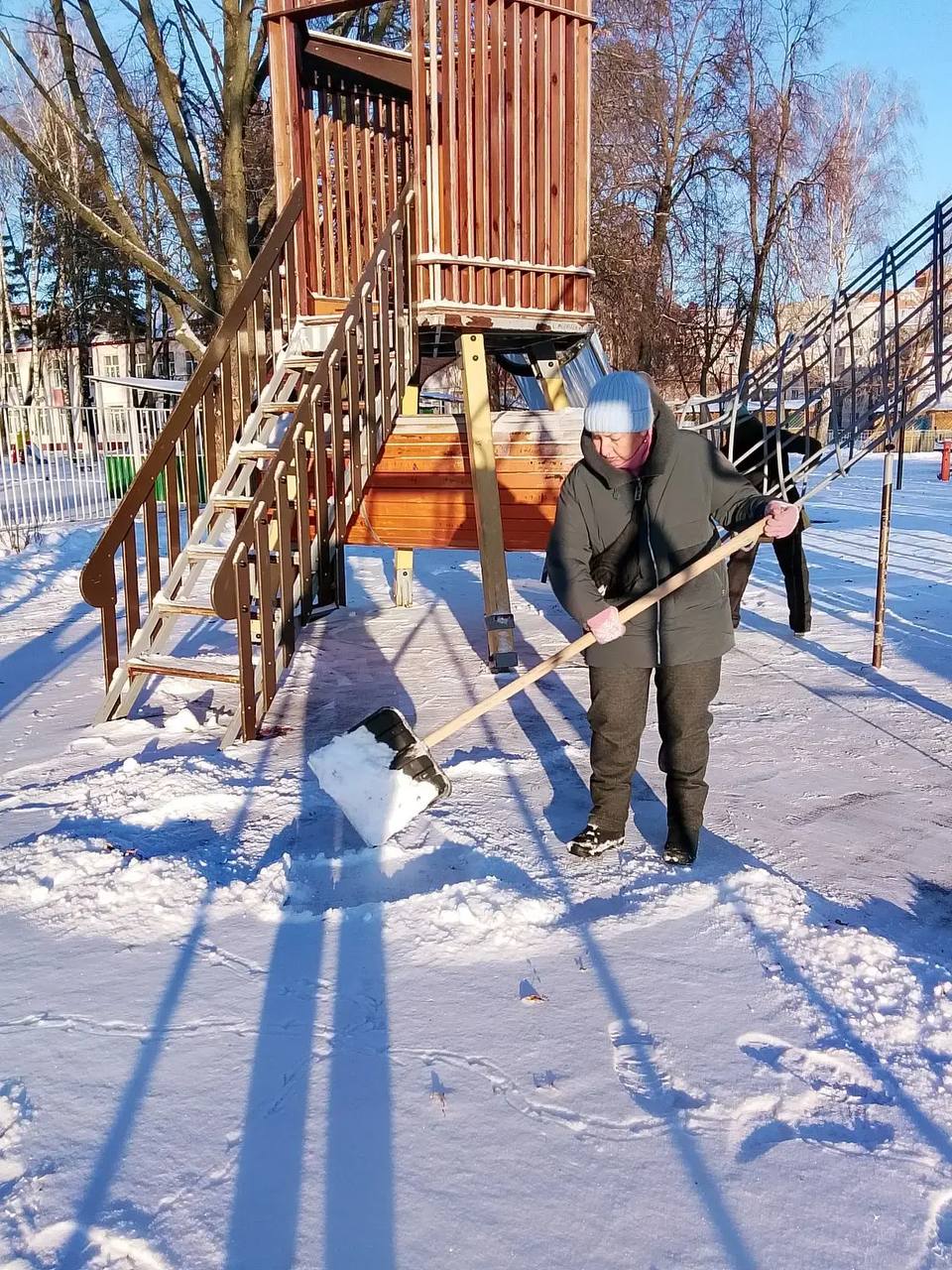 Коммунальные службы Саранска продолжают уборку города после снегопада Коммунальные службы Саранска продолжают уборку города после снегопада