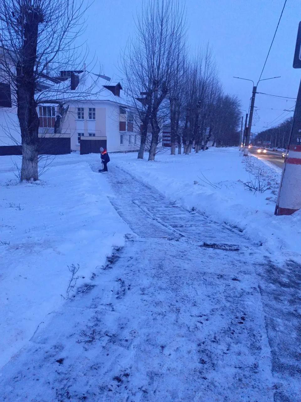 Коммунальные службы Саранска продолжают уборку города после снегопада Коммунальные службы Саранска продолжают уборку города после снегопада