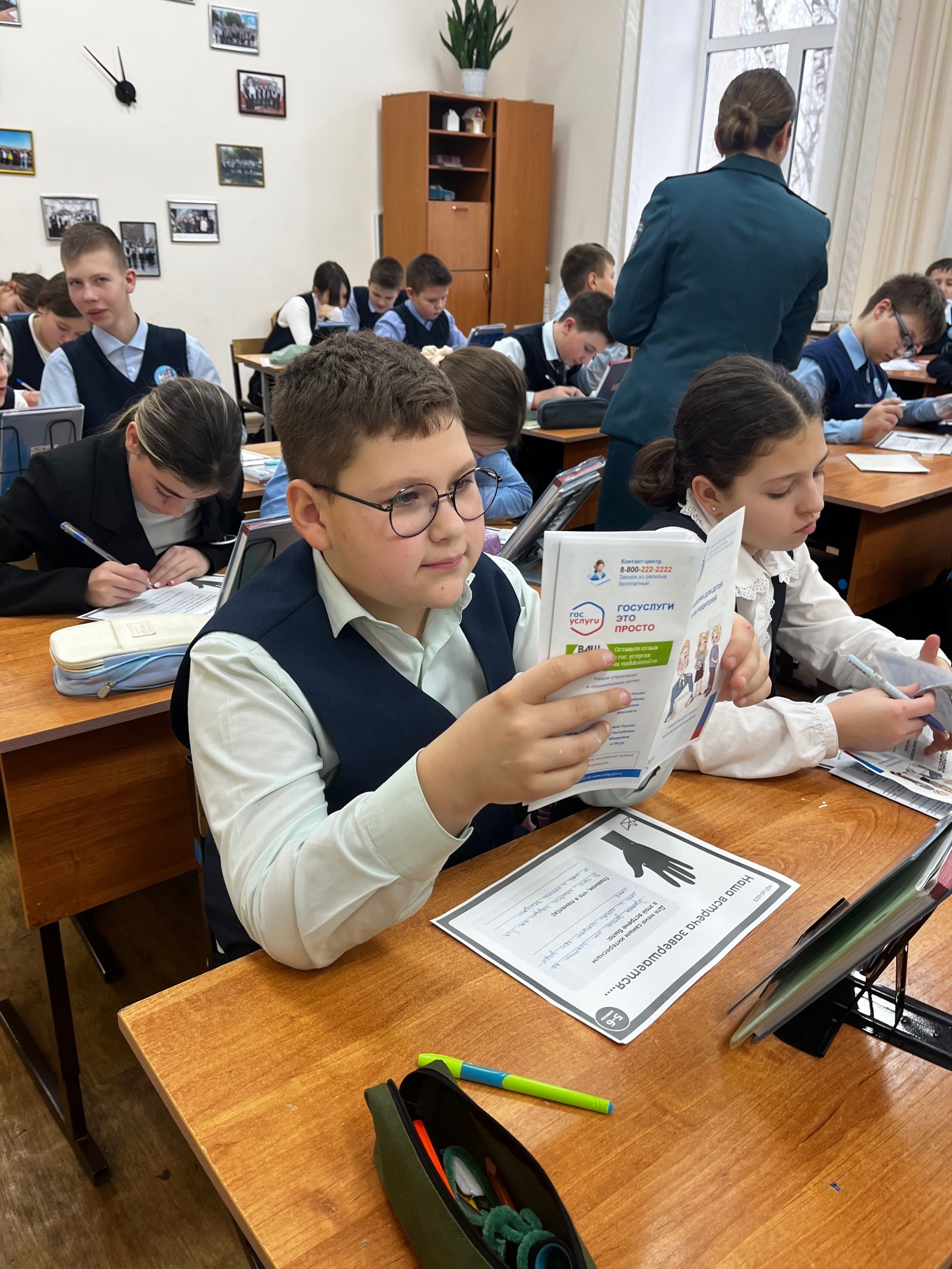 В гимназии №20 состоялось необычное и очень полезное мероприятие: к ученикам 6 «А» класса пришли сотрудники Федеральной налоговой службы В гимназии №20 состоялось необычное и очень полезное мероприятие: к ученикам 6 «А» класса пришли сотрудники Федеральной налоговой службы