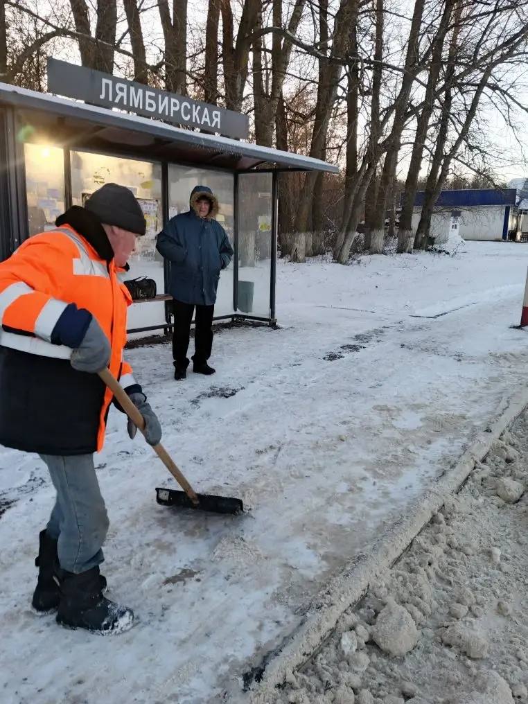 Коммунальные службы Саранска продолжают уборку города после снегопада Коммунальные службы Саранска продолжают уборку города после снегопада