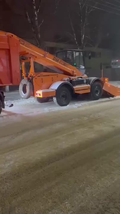 Коммунальные службы Саранска продолжают уборку города после снегопада