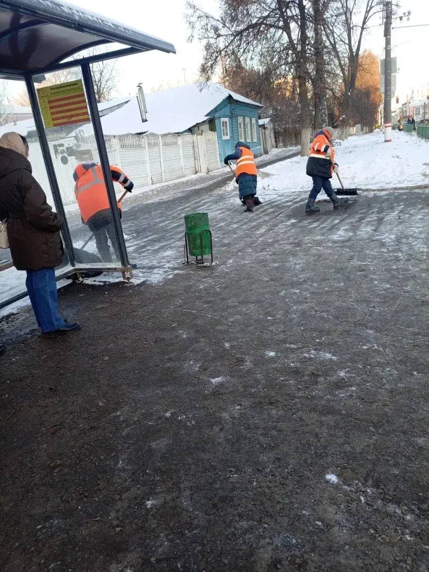 Коммунальные службы Саранска продолжают уборку города после снегопада Коммунальные службы Саранска продолжают уборку города после снегопада