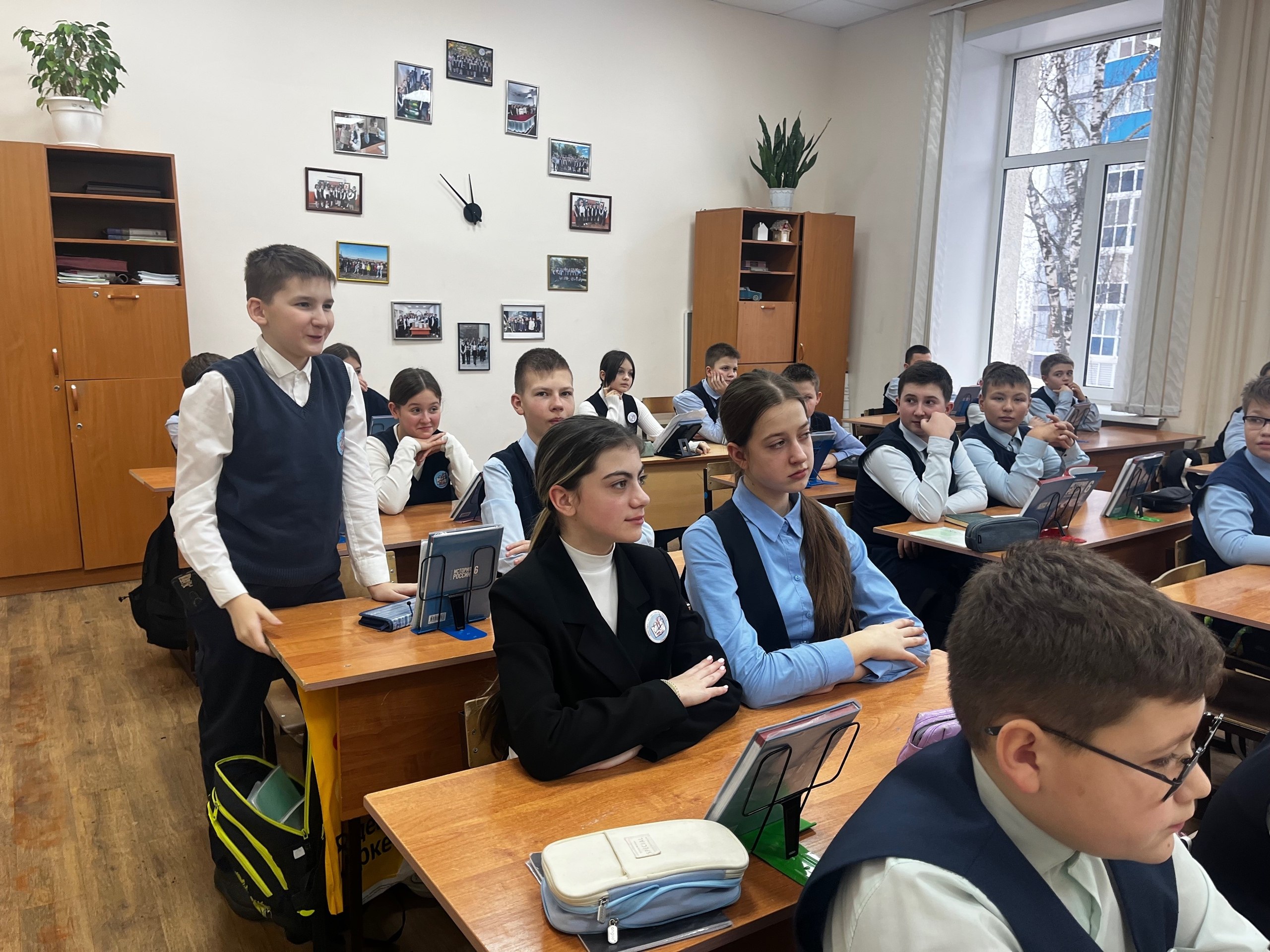 В гимназии №20 состоялось необычное и очень полезное мероприятие: к ученикам 6 «А» класса пришли сотрудники Федеральной налоговой службы В гимназии №20 состоялось необычное и очень полезное мероприятие: к ученикам 6 «А» класса пришли сотрудники Федеральной налоговой службы