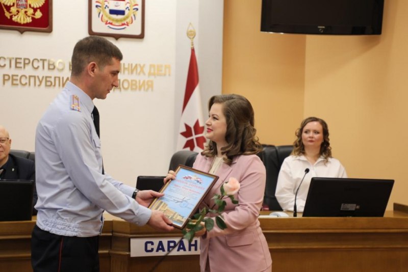 В МВД по Республике Мордовия прошло торжественное награждение журналистов, освещающих деятельность органов внутренних дел В МВД по Республике Мордовия прошло торжественное награждение журналистов, освещающих деятельность органов внутренних дел