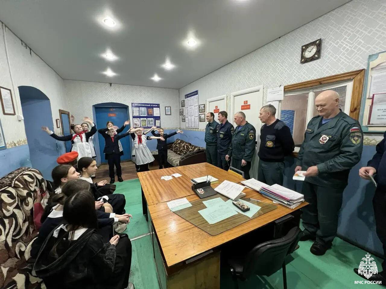 Темниковские школьники поздравили дежурный караул МЧС России! Темниковские школьники поздравили дежурный караул МЧС России!