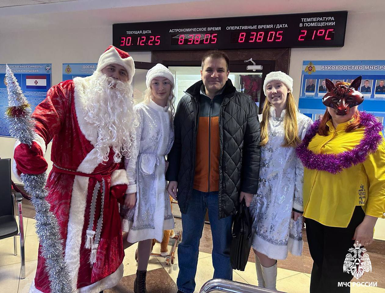 Праздничный визит: Дед Мороз и Снегурочка в ГУ МЧС России по Республике Мордовия