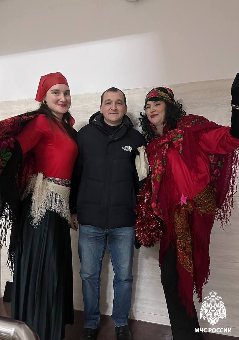 Праздничный визит: Дед Мороз и Снегурочка в ГУ МЧС России по Республике Мордовия Праздничный визит: Дед Мороз и Снегурочка в ГУ МЧС России по Республике Мордовия