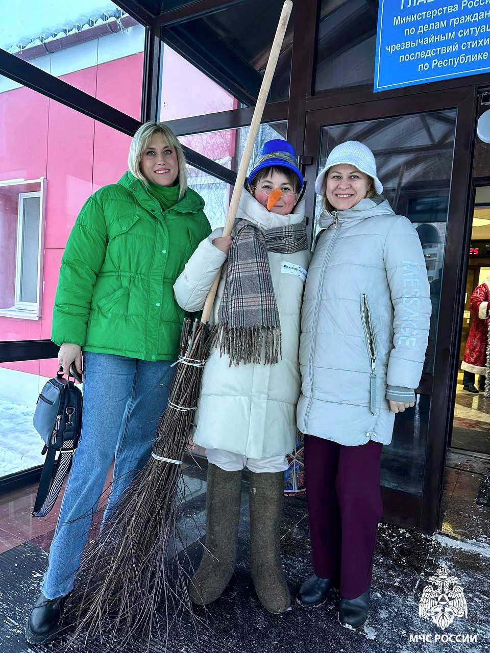 Праздничный визит: Дед Мороз и Снегурочка в ГУ МЧС России по Республике Мордовия Праздничный визит: Дед Мороз и Снегурочка в ГУ МЧС России по Республике Мордовия