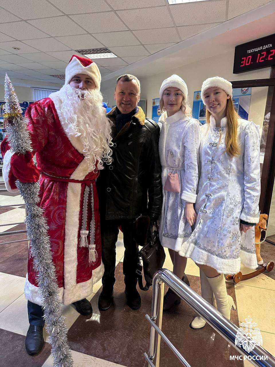 Праздничный визит: Дед Мороз и Снегурочка в ГУ МЧС России по Республике Мордовия Праздничный визит: Дед Мороз и Снегурочка в ГУ МЧС России по Республике Мордовия