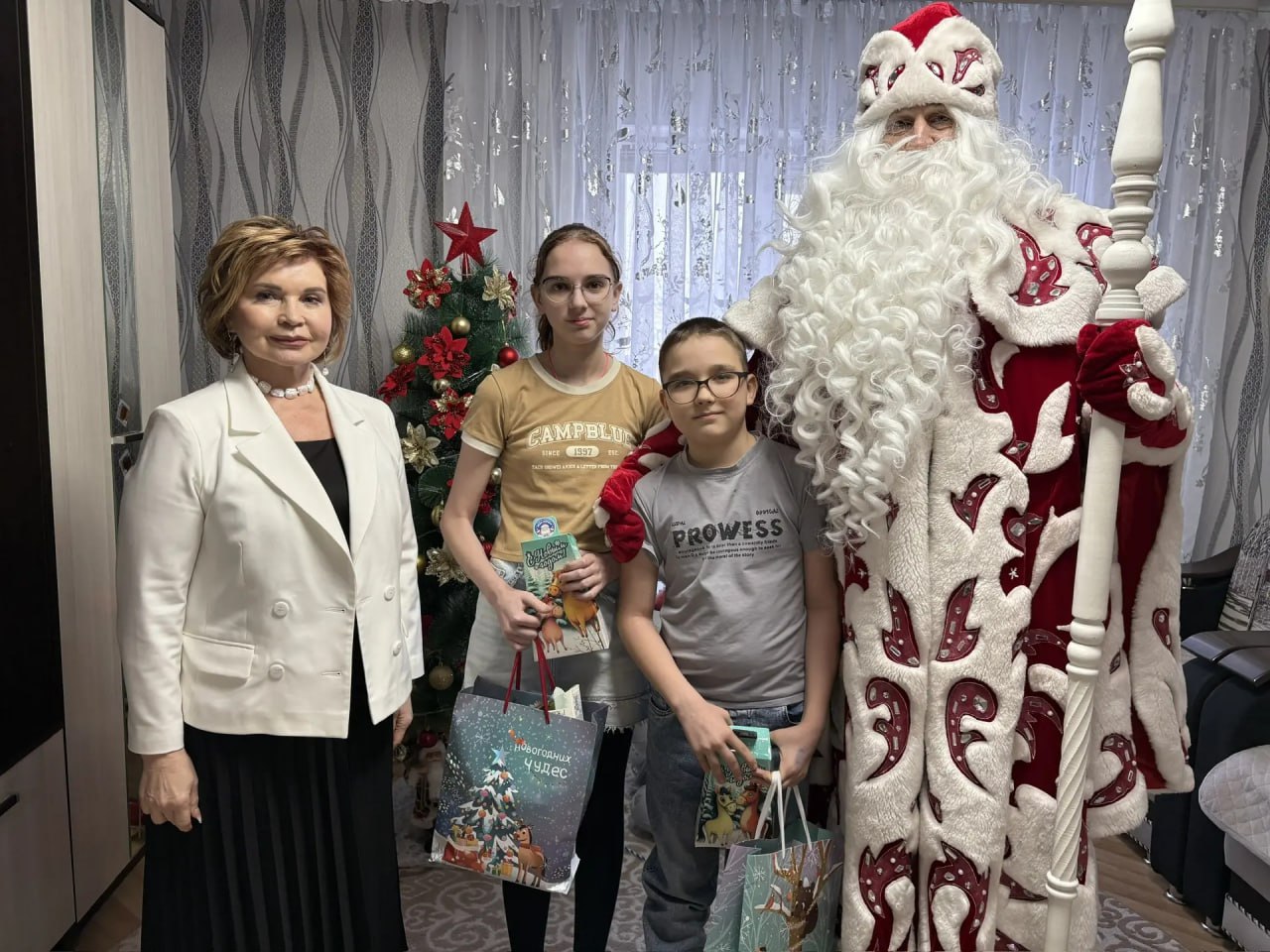 В Мордовии продолжается благотворительная акция «Ёлка желаний» В Мордовии продолжается благотворительная акция «Ёлка желаний»