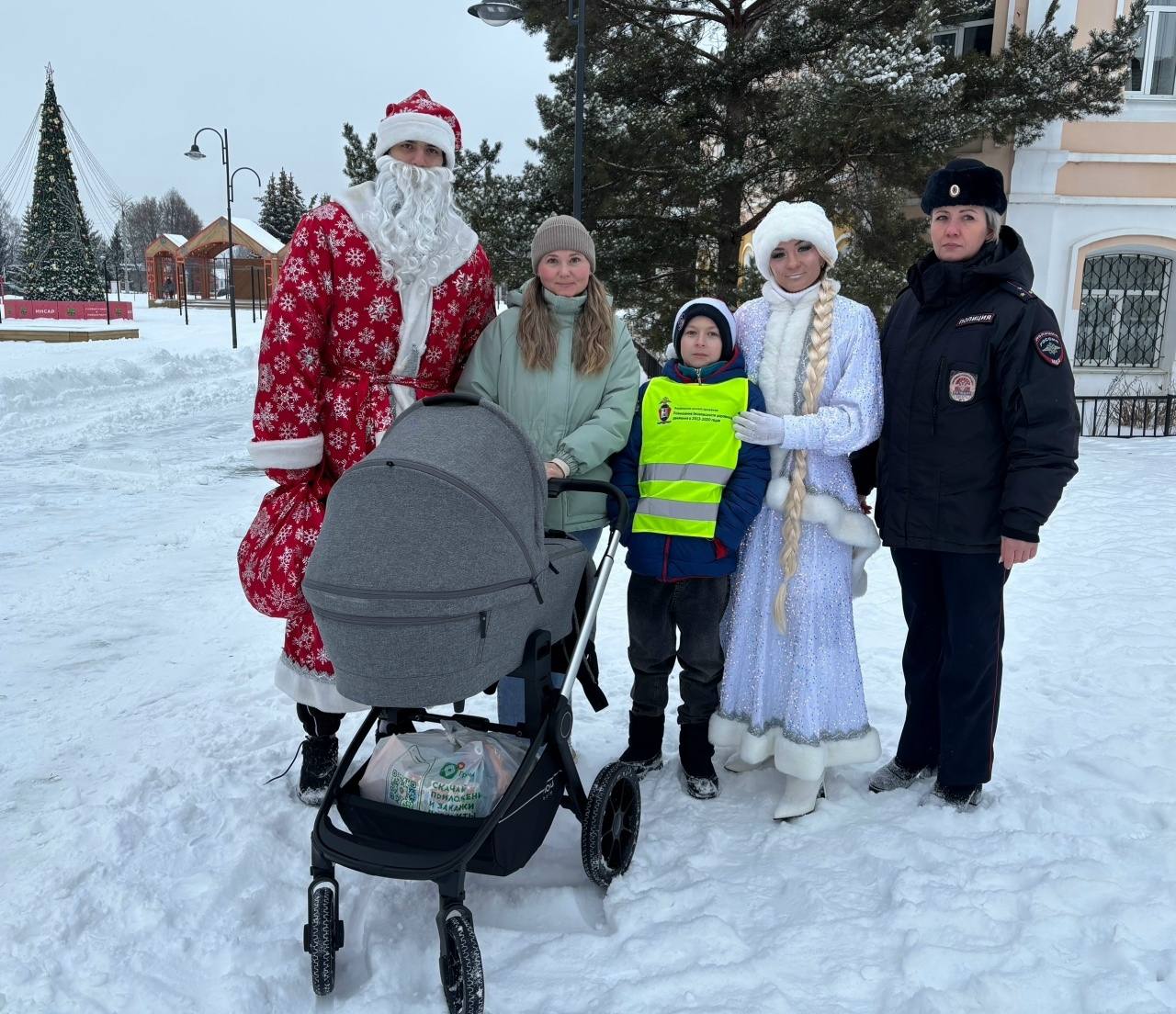 На территории обслуживания ММО МВД России «Ковылкинский» Полицейский Дед Мороз поздравил участников дорожного движения с Новым годом На территории обслуживания ММО МВД России «Ковылкинский» Полицейский Дед Мороз поздравил участников дорожного движения с Новым годом