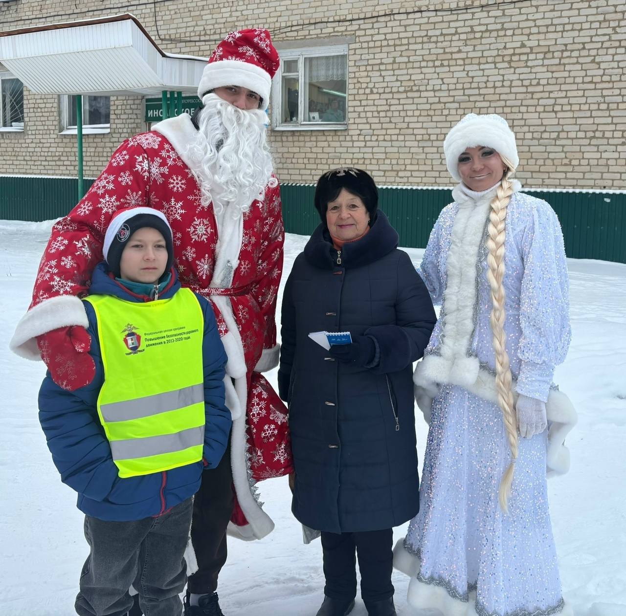 На территории обслуживания ММО МВД России «Ковылкинский» Полицейский Дед Мороз поздравил участников дорожного движения с Новым годом На территории обслуживания ММО МВД России «Ковылкинский» Полицейский Дед Мороз поздравил участников дорожного движения с Новым годом