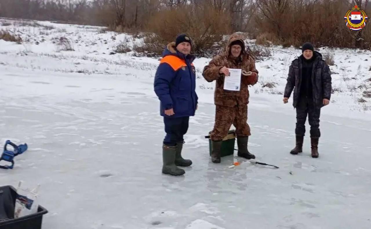 Безопасность на льду. Наступили долгожданные зимние каникулы Безопасность на льду. Наступили долгожданные зимние каникулы
