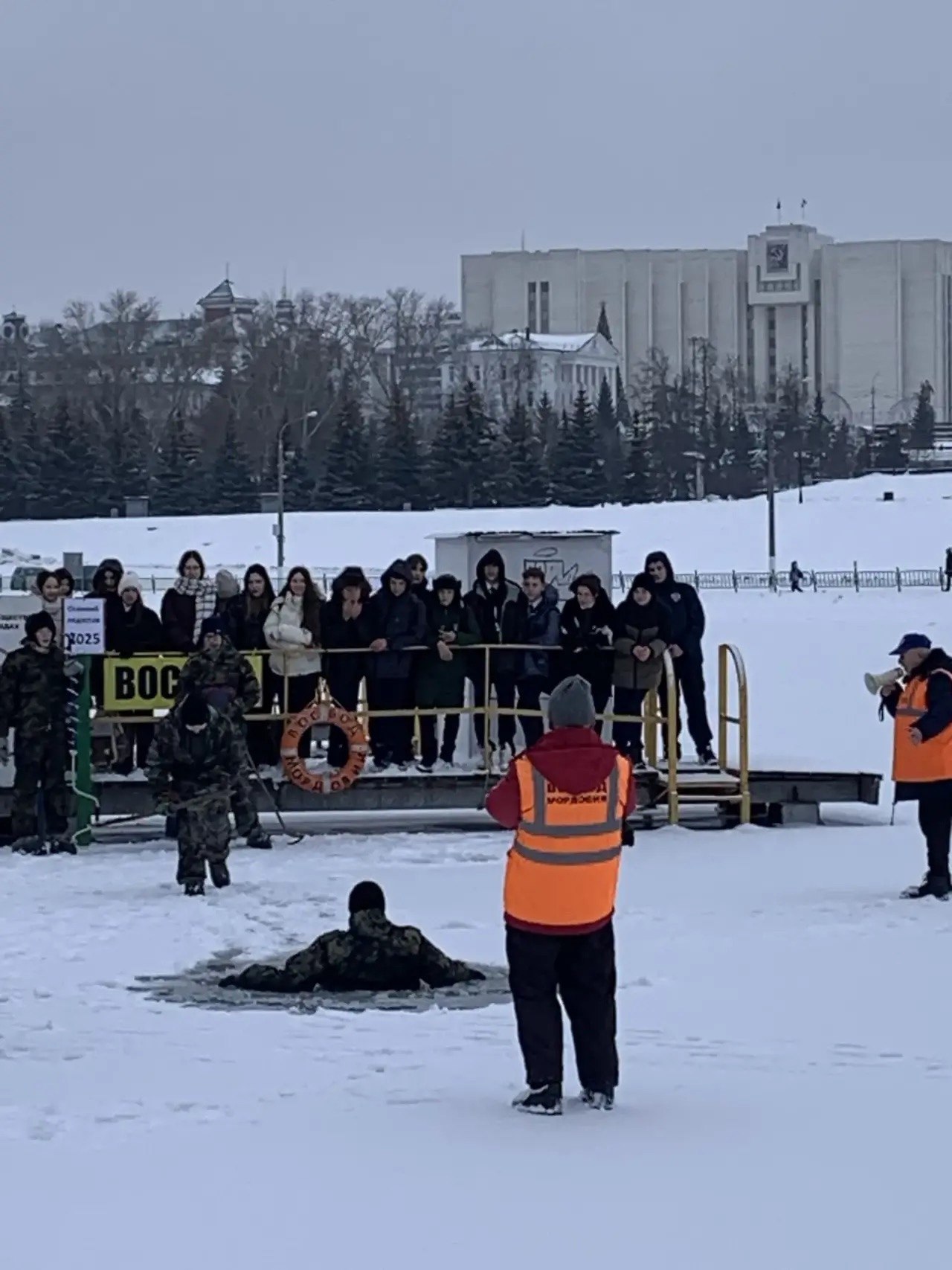 Накануне новогодних каникул саранским школьникам напомнили правила поведения на льду
